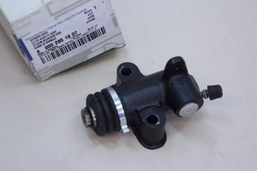 Original New Clutch Slave Cylinder A0002951907 for Mercedes S Class W109