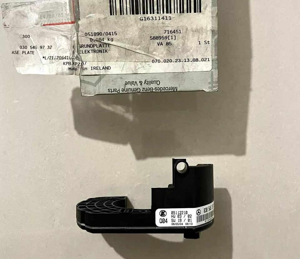 Original New Steering Angle Sensor Module A0305459732 for Mercedes W211